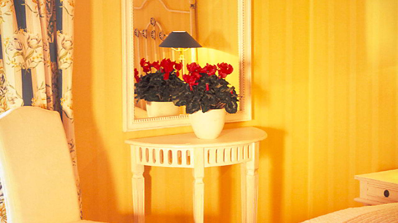 044-Die-gelbe-Suite.jpg